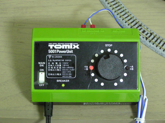Tomixの旧いパワーパックを使っています